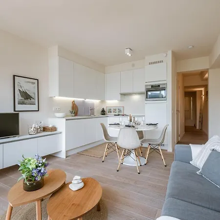 Luxurious With Ideal Location