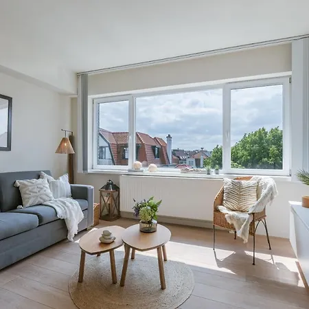 Luxurious With Ideal Location