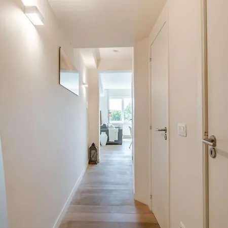 Luxurious With Ideal Location דירה *